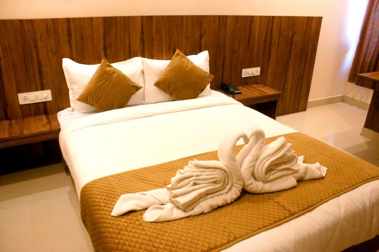 Hotel Sakura Inn Hosūr 外观 照片