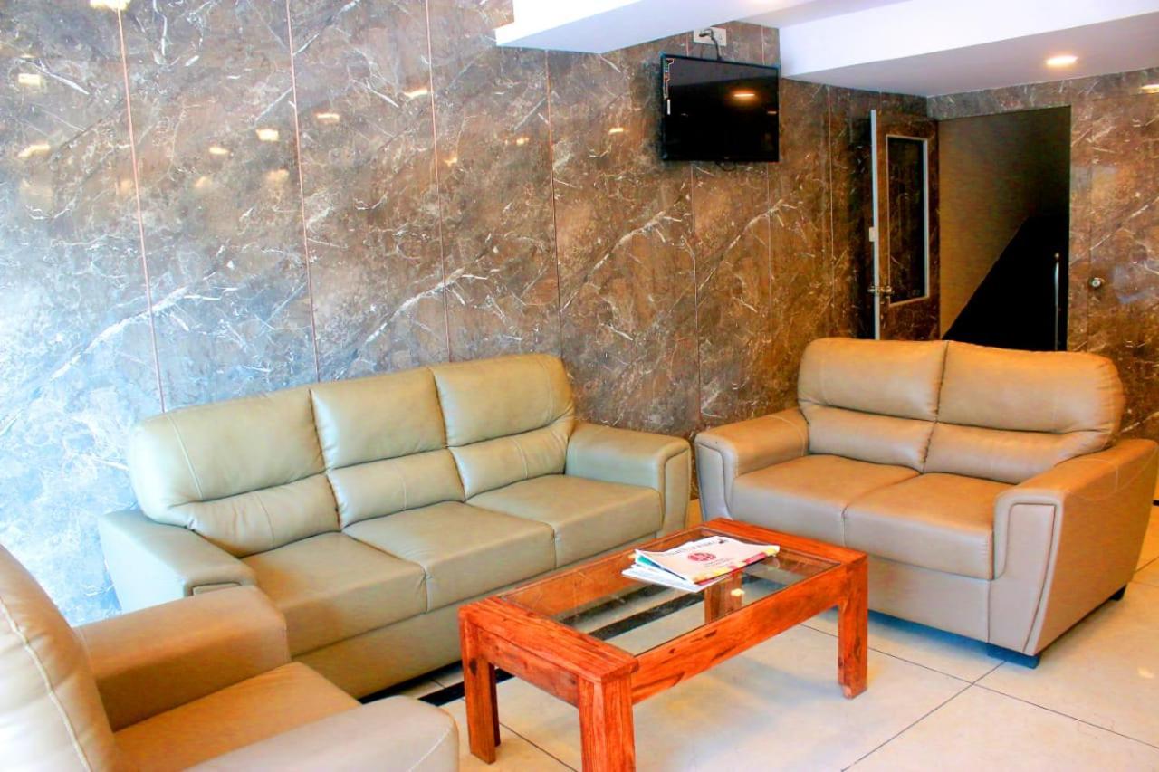 Hotel Sakura Inn Hosūr 外观 照片