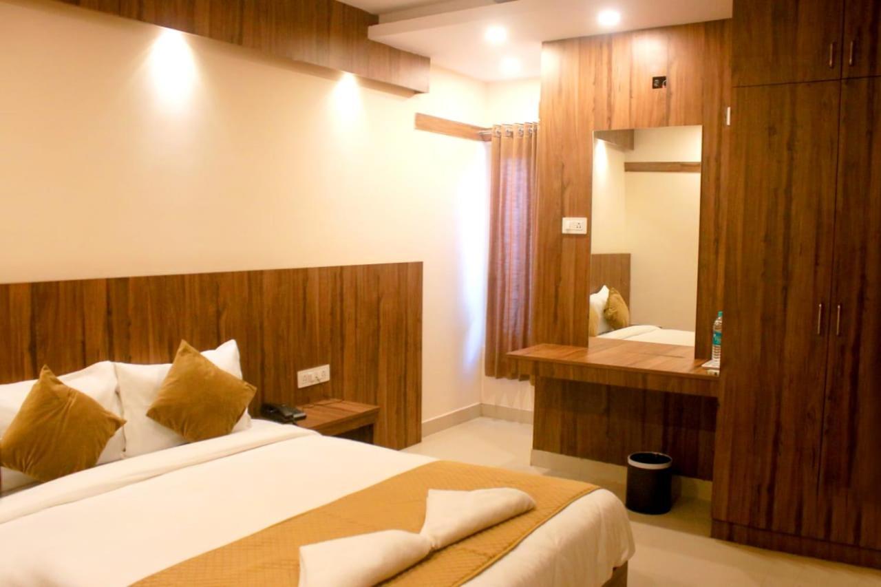 Hotel Sakura Inn Hosūr 外观 照片
