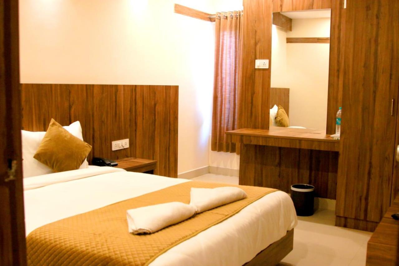 Hotel Sakura Inn Hosūr 外观 照片