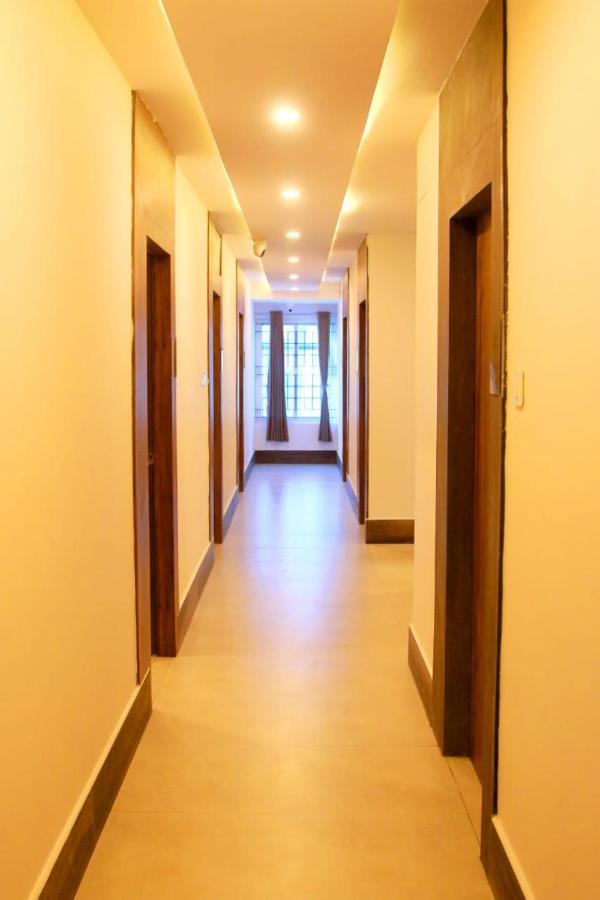 Hotel Sakura Inn Hosūr 外观 照片