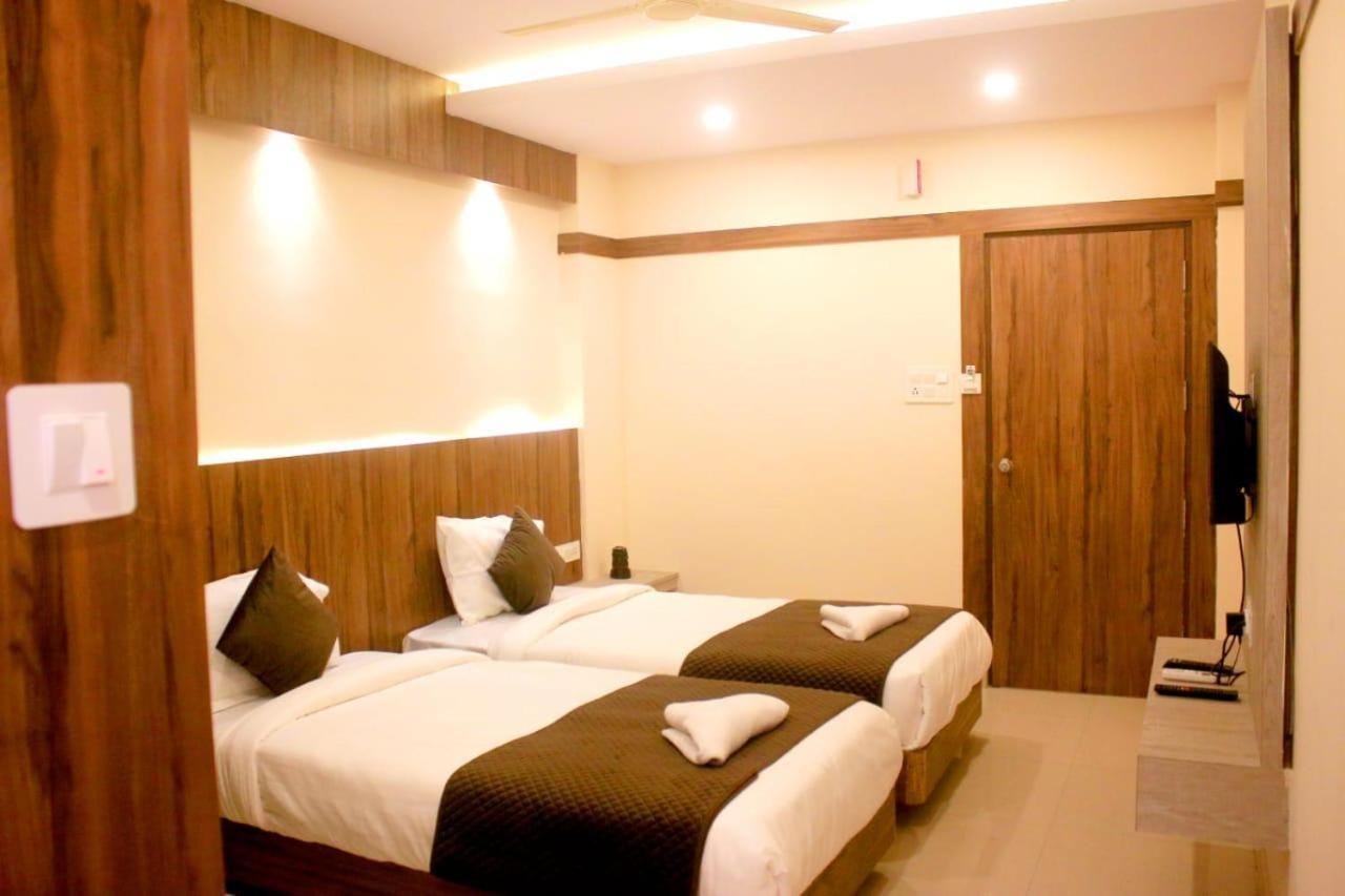 Hotel Sakura Inn Hosūr 外观 照片